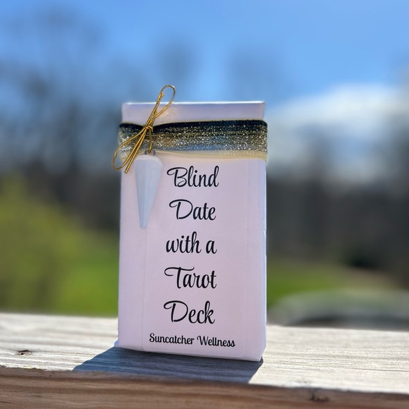 Blind Date with a Tarot Deck - Green Ribbon - Picture 1 of 1